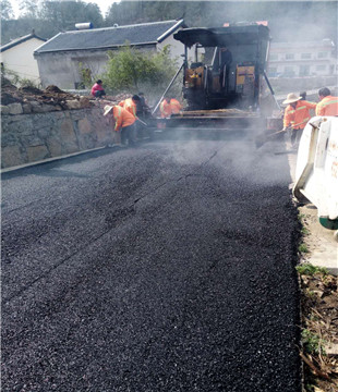 铺沥青路面